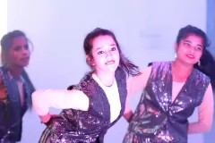 aanual-day-girl-perform